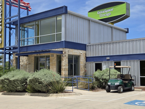 Facility photo: //images.sparefoot.com/medium/2423176904f9f7ed6df.jpg