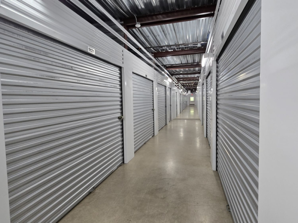 Facility photo: //images.sparefoot.com/medium/2423176904fa00be9f2.jpg