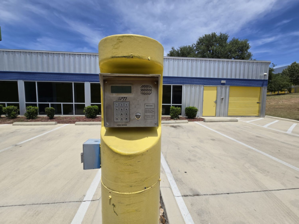 Facility photo: //images.sparefoot.com/medium/2423176904fa125dd4d.jpg