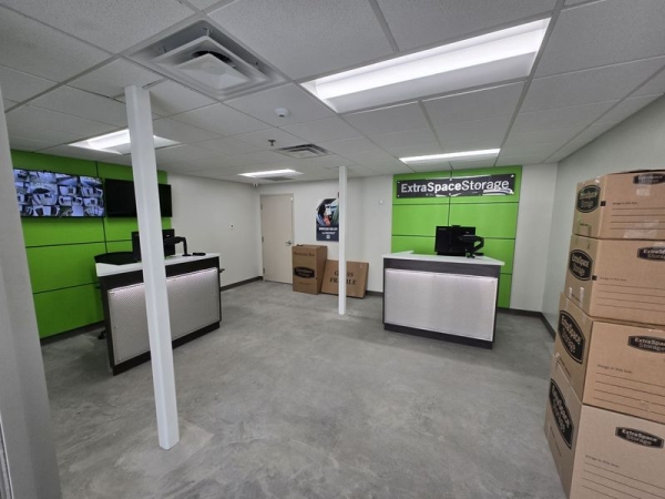 Facility photo: //images.sparefoot.com/medium/2423186904f8850b24d.jpg