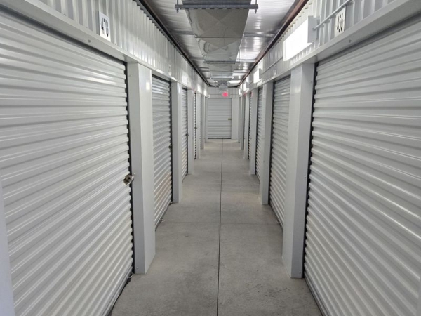 Facility photo: //images.sparefoot.com/medium/2423266904eb72d4764.jpg