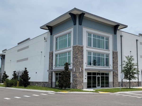 Facility photo: //images.sparefoot.com/medium/2423276902853c6bb44.jpg