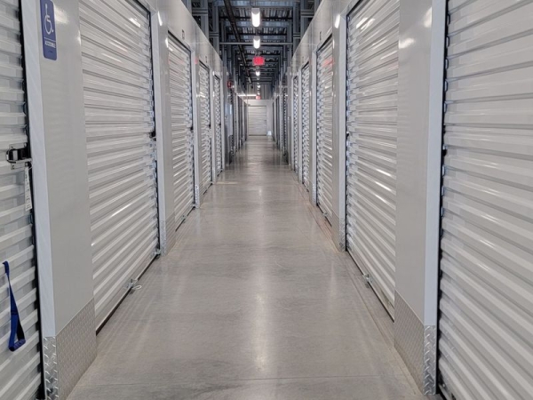 Facility photo: //images.sparefoot.com/medium/2423276902853ef32d6.jpg