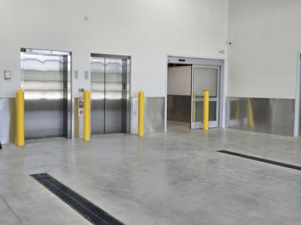 Facility photo: //images.sparefoot.com/medium/242328690287e261013.jpg