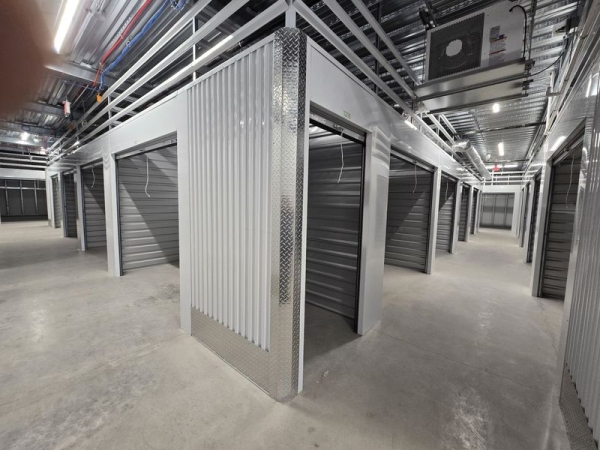 Facility photo: //images.sparefoot.com/medium/242328690287e31d404.jpg