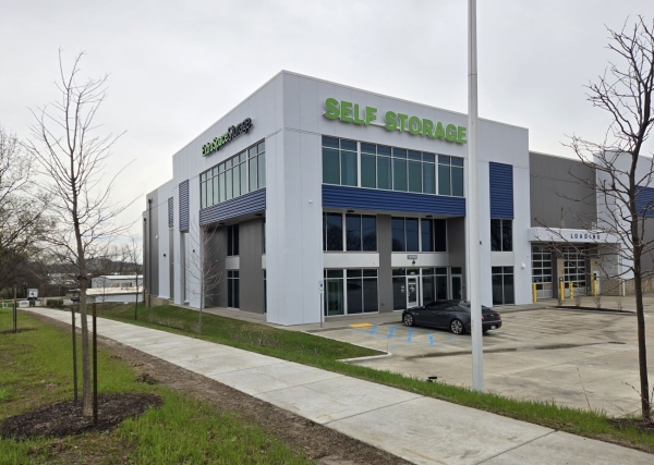 Facility photo: //images.sparefoot.com/medium/24232869e3745151a70.jpg