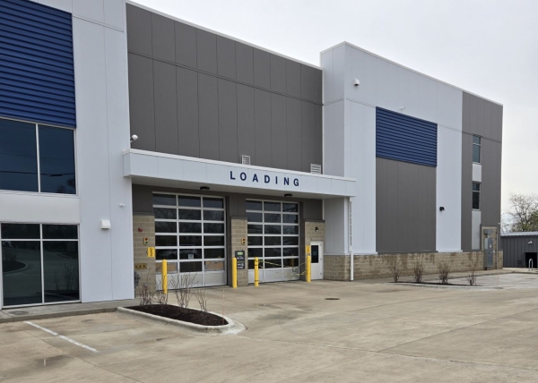 Facility photo: //images.sparefoot.com/medium/24232869e37452844c6.jpg