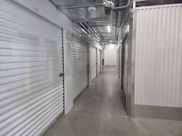 Facility photo: //images.sparefoot.com/medium/24232869e37455bf4c2.jpg