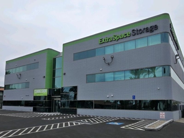 Facility photo: //images.sparefoot.com/medium/2423306908d915e400c.jpg