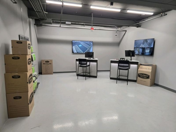 Facility photo: //images.sparefoot.com/medium/2423306908d91a94232.jpg