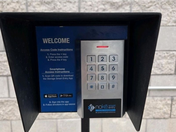 Facility photo: //images.sparefoot.com/medium/2423306908f23dc653b.jpg