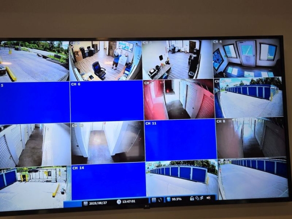 Facility photo: //images.sparefoot.com/medium/24233369028b70d06c3.jpg