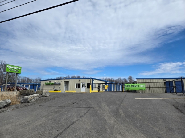 Facility photo: //images.sparefoot.com/medium/24233369d4f3dfc51a9.jpg