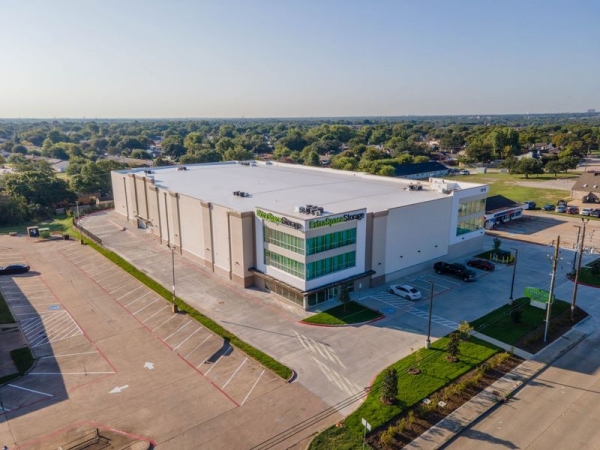 Facility photo: //images.sparefoot.com/medium/2423356908d60949e39.jpg