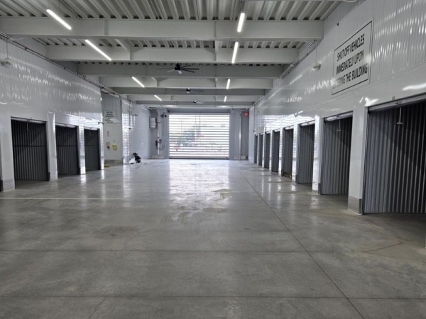 Facility photo: //images.sparefoot.com/medium/24233769027e7c78c15.jpg