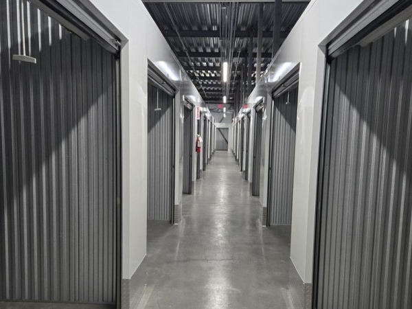 Facility photo: //images.sparefoot.com/medium/24233769027e7d0b9a4.jpg