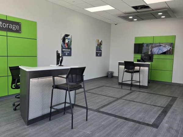 Facility photo: //images.sparefoot.com/medium/24233769027e7e3f155.jpg