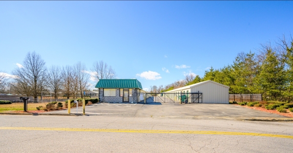 Facility photo: //images.sparefoot.com/medium/24234468d40497a3325.jpg
