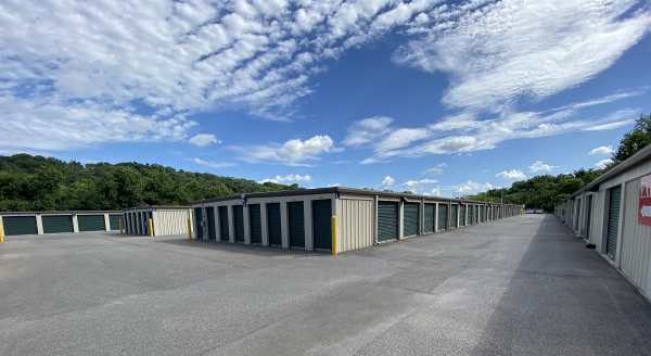 Facility photo: //images.sparefoot.com/medium/24234568d412cd2a3d7.png