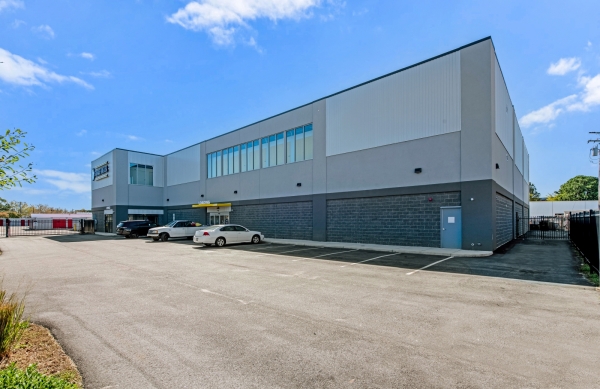 Storage Units at Storage King USA - 180 - Sewells Point Rd - 7533 Sewells Point Road