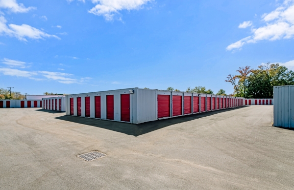 Storage Units at Storage King USA - 180 - Sewells Point Rd - 7533 Sewells Point Road