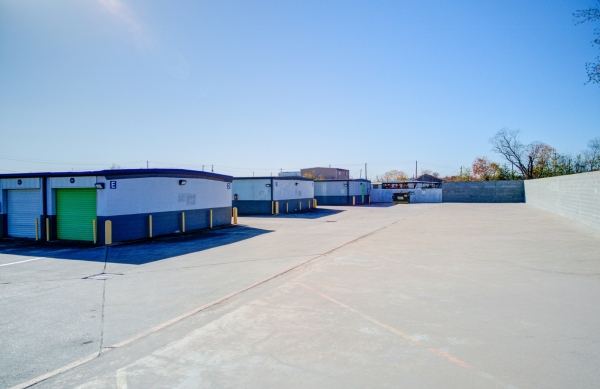 Facility photo: //images.sparefoot.com/medium/24235168d4142b87b9f.jpg