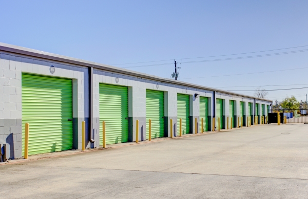 Facility photo: //images.sparefoot.com/medium/24235168d414320b0f4.jpg