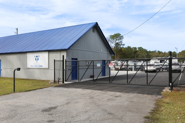Facility photo: //images.sparefoot.com/medium/24235768d4350a9a7a3.jpg