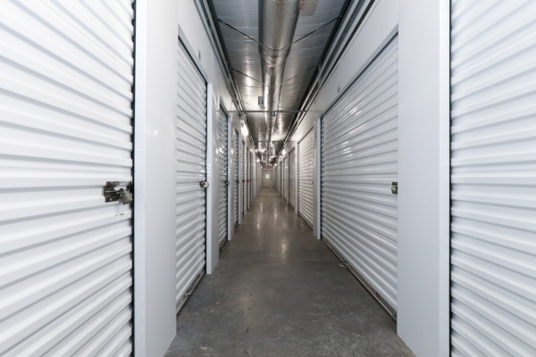 Facility photo: //images.sparefoot.com/medium/24235868d43340a4b93.jpg