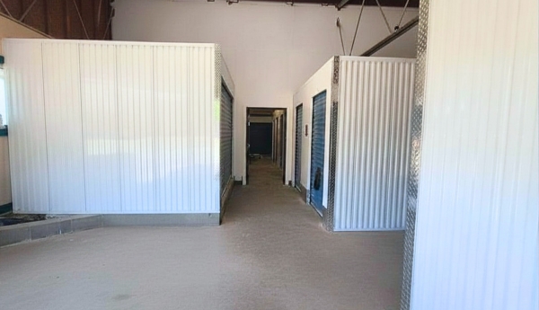 Facility photo: //images.sparefoot.com/medium/24235969efa04a8919c.jpg
