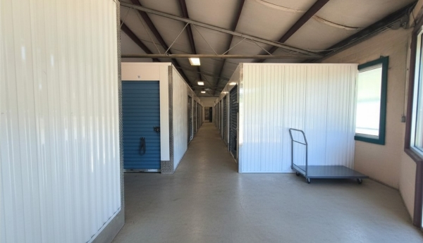 Facility photo: //images.sparefoot.com/medium/24235969efa05a7257c.jpg