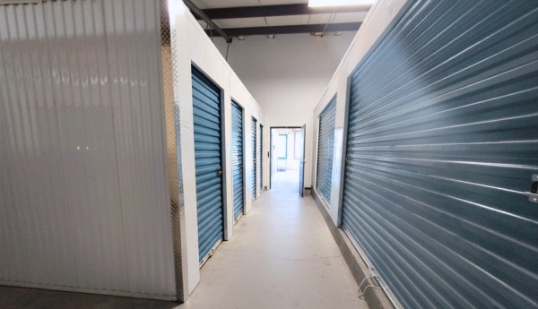 Facility photo: //images.sparefoot.com/medium/24235969efa0630814a.jpg