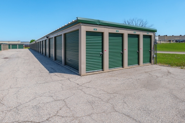 Facility photo: //images.sparefoot.com/medium/24236169f500f207ed3.jpg