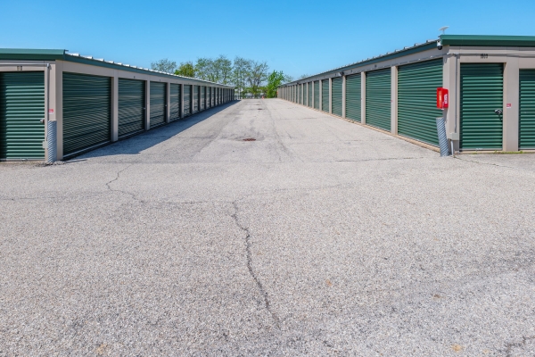 Facility photo: //images.sparefoot.com/medium/24236169f500f3f2966.jpg