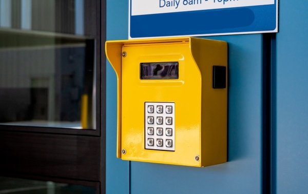 Facility photo: //images.sparefoot.com/medium/2423646989fb8e0417d.jpg