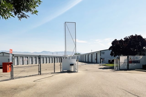 Facility photo: //images.sparefoot.com/medium/24236669f4ab4204d0f.jpg