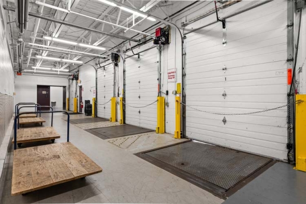 Facility photo: //images.sparefoot.com/medium/24236768dbf96f0249c.jpg