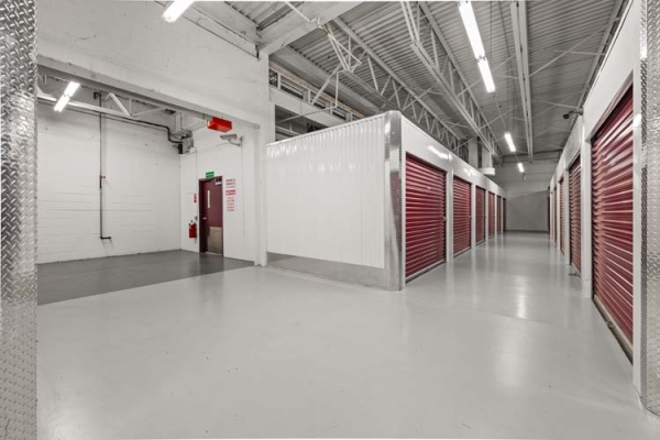 Facility photo: //images.sparefoot.com/medium/24236768dbf9721236e.jpg