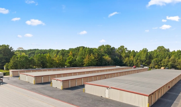 Facility photo: //images.sparefoot.com/medium/242368690b81e652a55.jpg