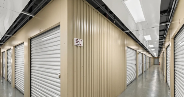 Facility photo: //images.sparefoot.com/medium/242368690b81e8c4757.jpg