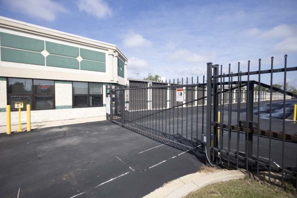 Facility photo: //images.sparefoot.com/medium/24236968dadafc94895.jpg