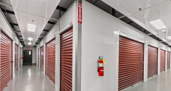 Facility photo: //images.sparefoot.com/medium/242370690b7ed917dc6.jpg