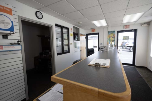 Facility photo: //images.sparefoot.com/medium/24237668daf11821f95.jpg