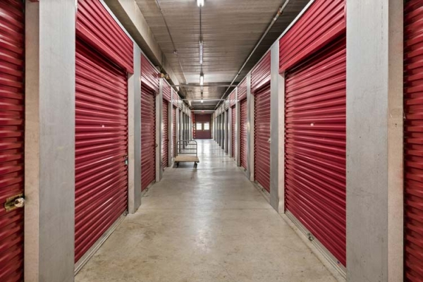 Facility photo: //images.sparefoot.com/medium/24237768dbfce3b22cd.jpg