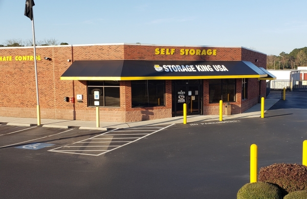 Facility photo: //images.sparefoot.com/medium/24239368d6bf8d6af4a.jpg