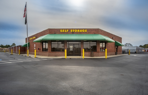 Facility photo: //images.sparefoot.com/medium/24239368d6bf905441c.jpg