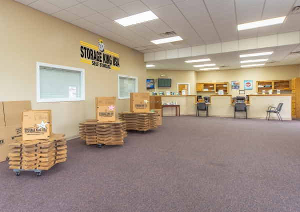 Facility photo: //images.sparefoot.com/medium/24239368d6bf9469eaa.jpg