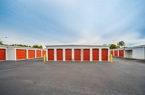 Facility photo: //images.sparefoot.com/medium/24239468d6a92eea746.jpg