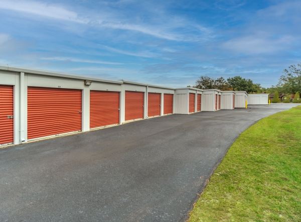 Facility photo: //images.sparefoot.com/medium/24239468d6a93038594.jpg