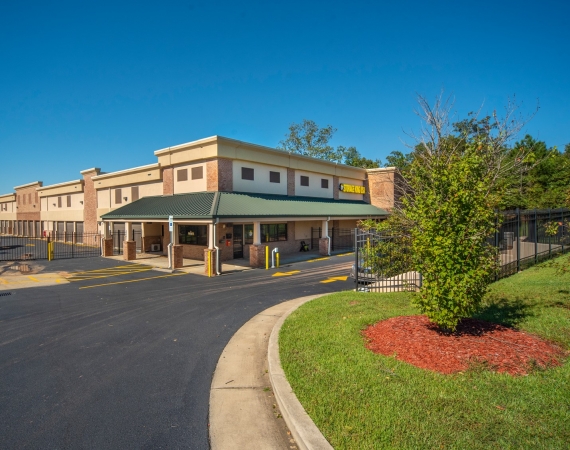 Facility photo: //images.sparefoot.com/medium/24239768d6ade5bbfc4.jpg